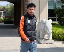 包含山东泰山单刀错失备战意甲阿斯顿维拉加时末段造点机会，现场解说直呼：风云突变曼城窗口期调整名单的词条